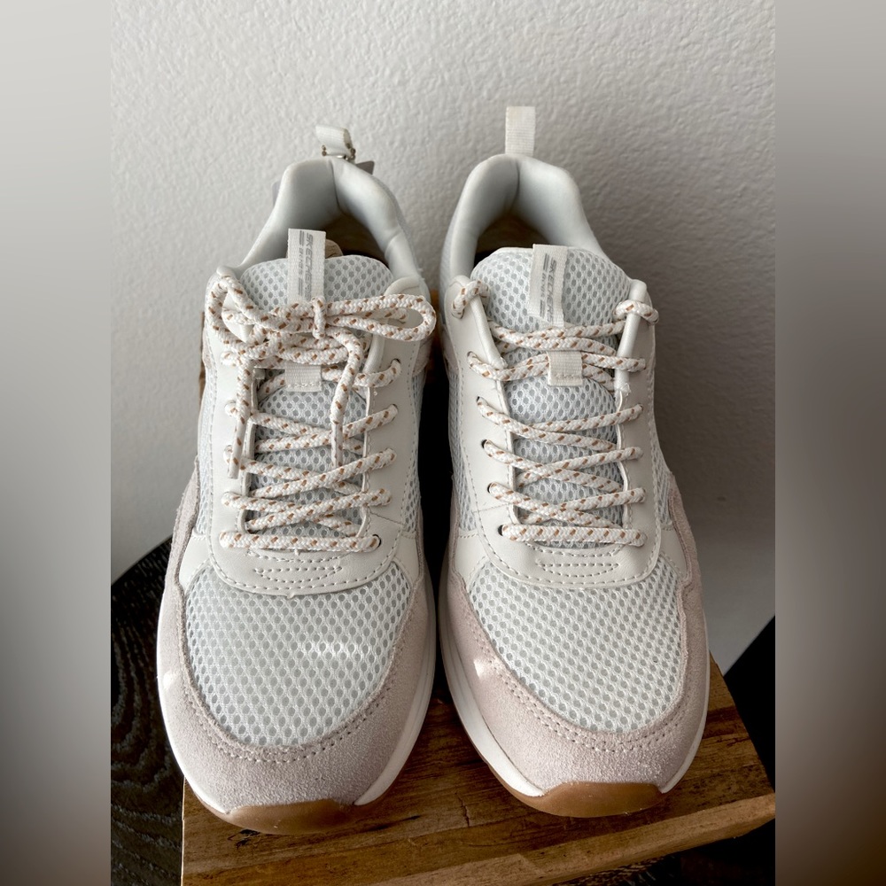 Skechers NWT tennis shoes